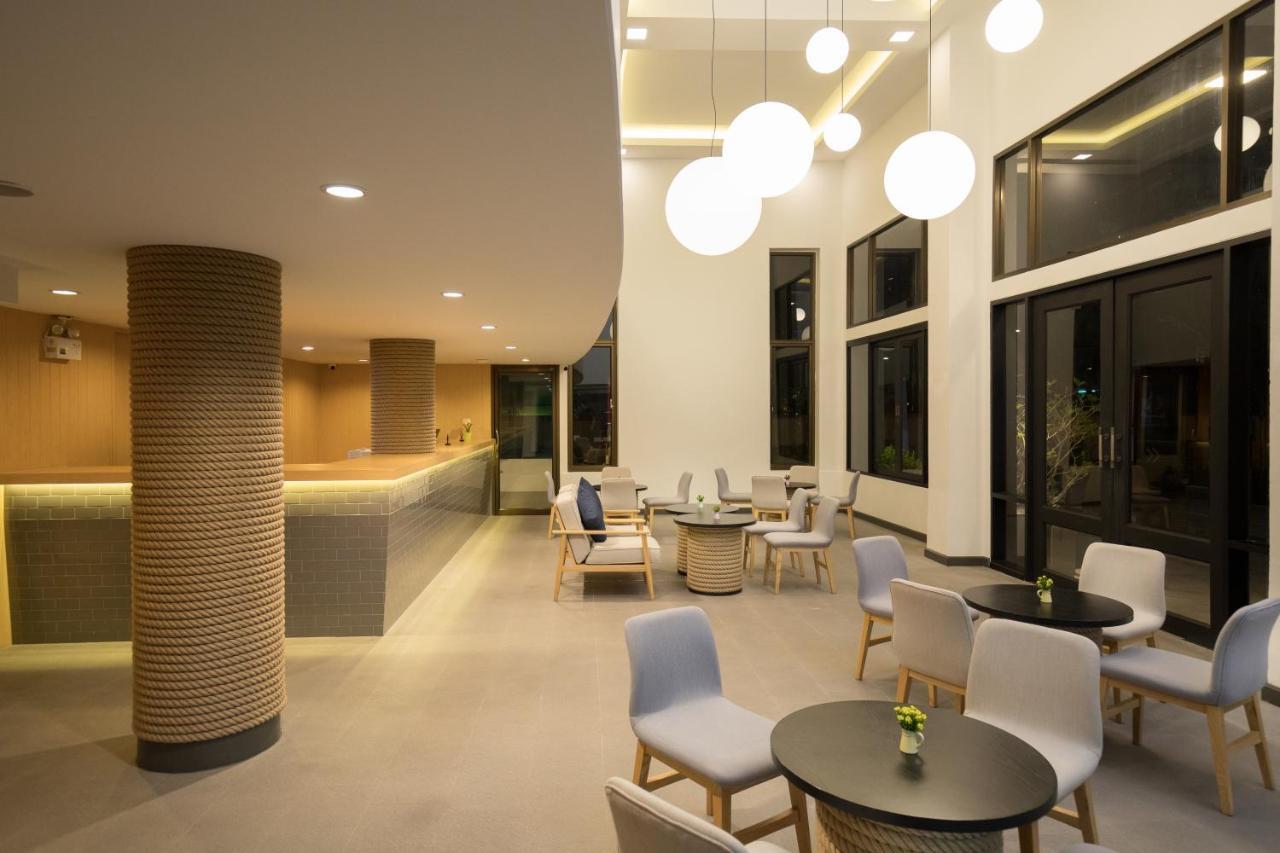 Journeyhub Pattaya Central Extérieur photo